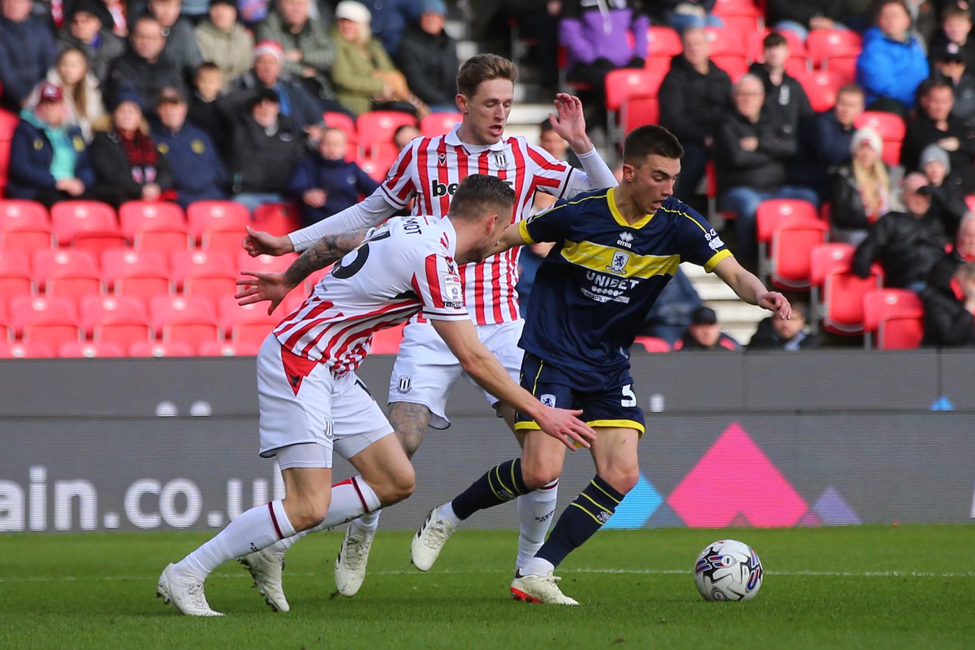 Nhận định soi kèo Stoke City vs Middlesbrough lúc 02h45 ngày 26/2/2025